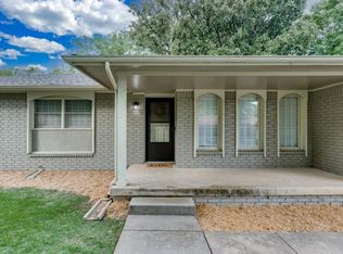 849 N Brook Forest Rd, Derby, KS 67037