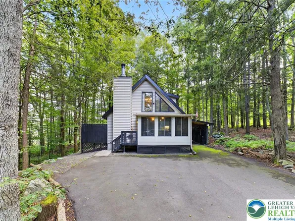 35 Elmwood Ct, Lake Ariel, PA 18436