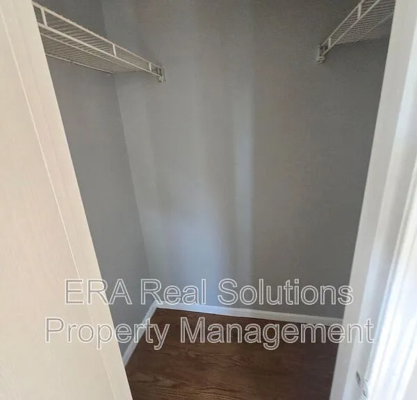 839 S Ogden Ave — Photo 13