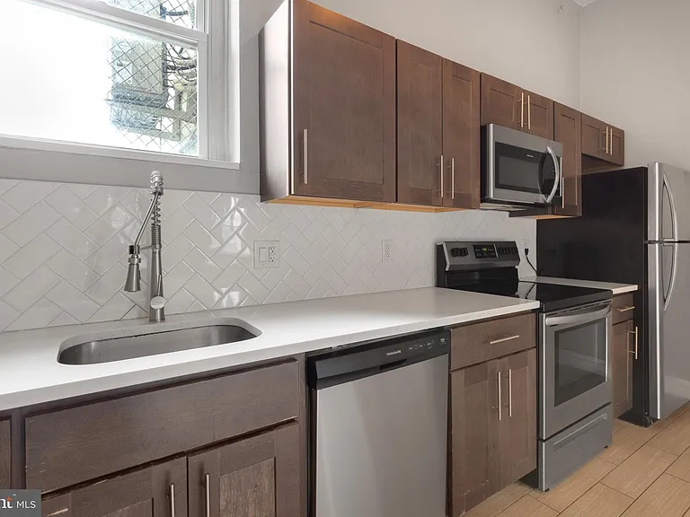 707 W Girard Ave #2F — Photo 13