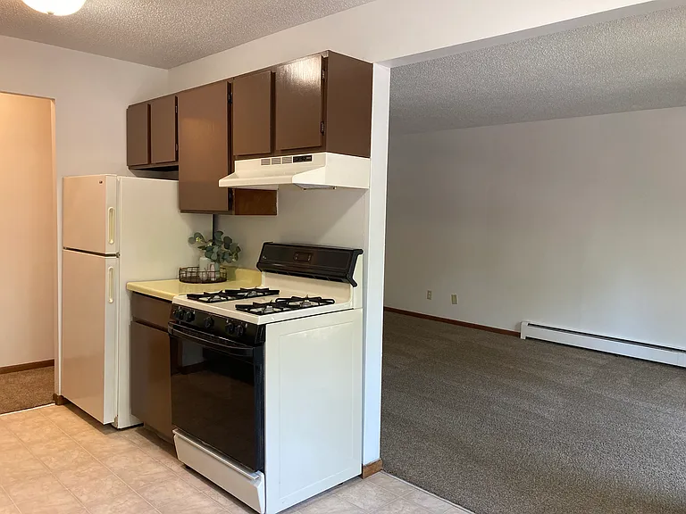 Hilltop Lane Apartments — Photo 14