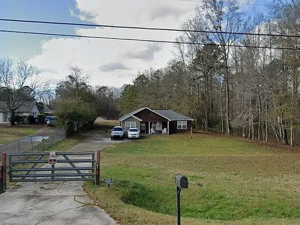 1048 Lee Road 295, Smiths Station, AL 36877