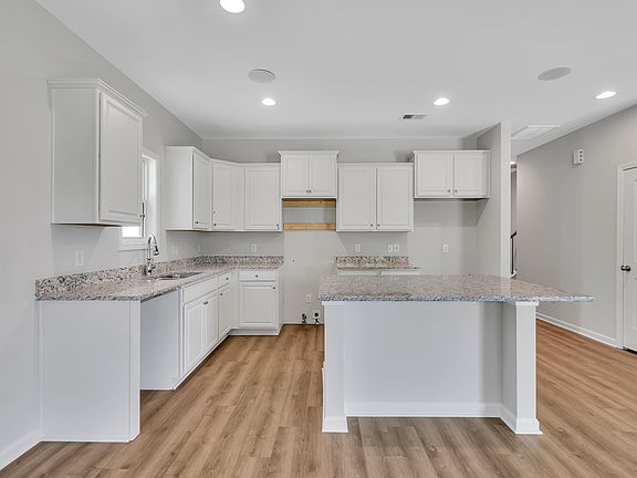 5th image of 305 Videre Woods Ct