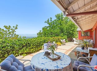 15739 Mulholland Pl, Los Angeles, CA 90049