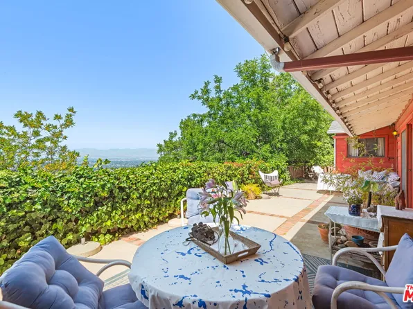 15739 Mulholland Pl, Los Angeles, CA 90049