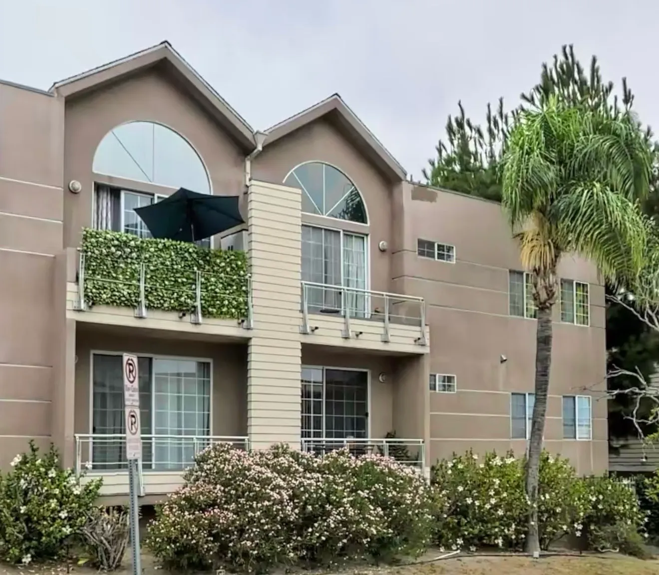 2 bed, 910 sqft, $2,650 — Photo 1