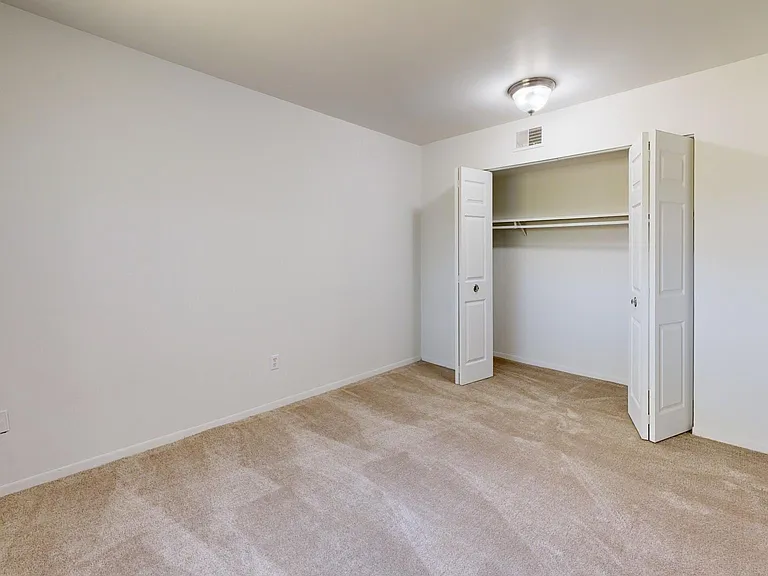 Country Meadow Apartments — Photo 39