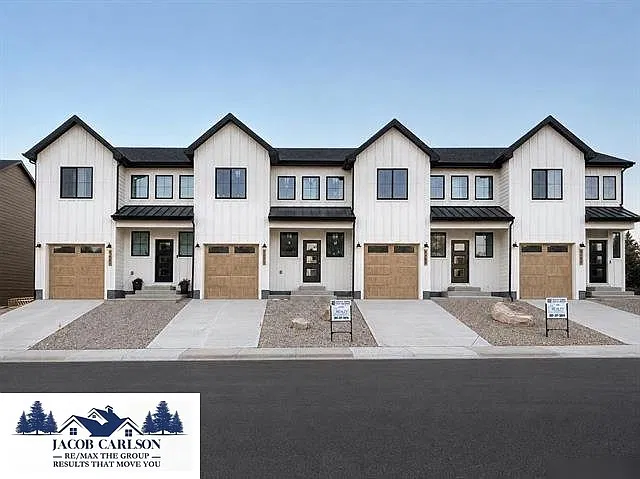 3 bed, 2.5 bath, 1750 sqft, $2,250 — Photo 1
