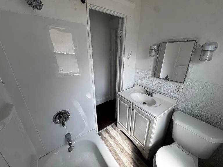 880 Stevenson Rd Cleveland, Oh. 44110 — Photo 9
