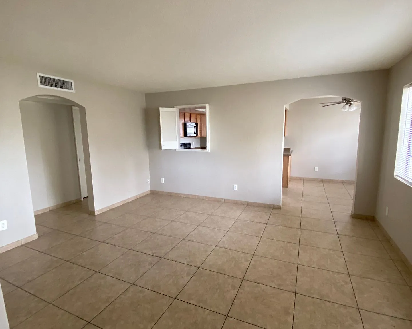 Roomy 2 bedroom 2 bathroom Apartment — Photo 1