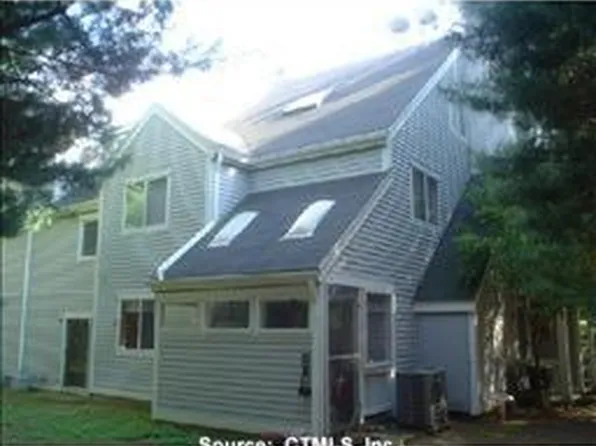 132 Country Pl, Shelton, CT 06484