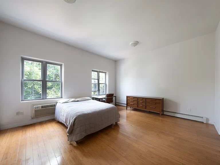 541 Gates Ave #3 — Photo 1