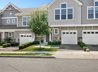 1904 Townhome Way, Huntington, NY 11746
