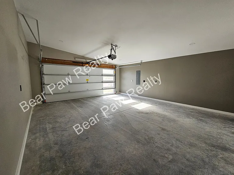 1615 E 22nd St — Photo 12