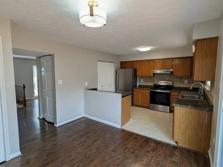 1722 Winding Brook Way — Photo 6