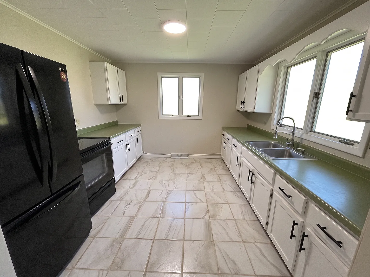 2 bed, 900 sqft, $1,200 — Photo 4