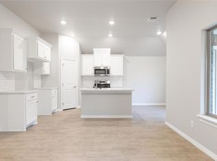 3041 Grapevine St, Edmond, OK 73034