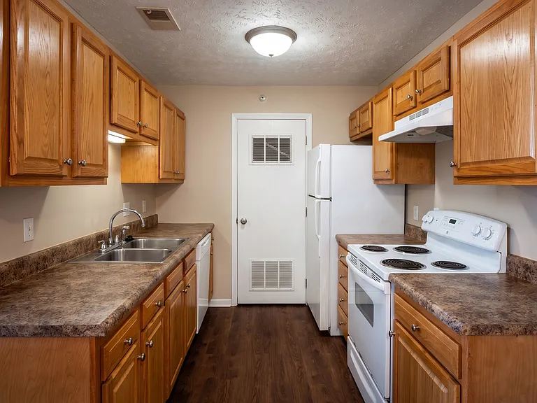 South Hills Apartments — Photo 6