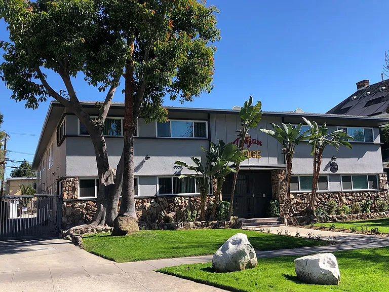 Trojan House — Photo 7