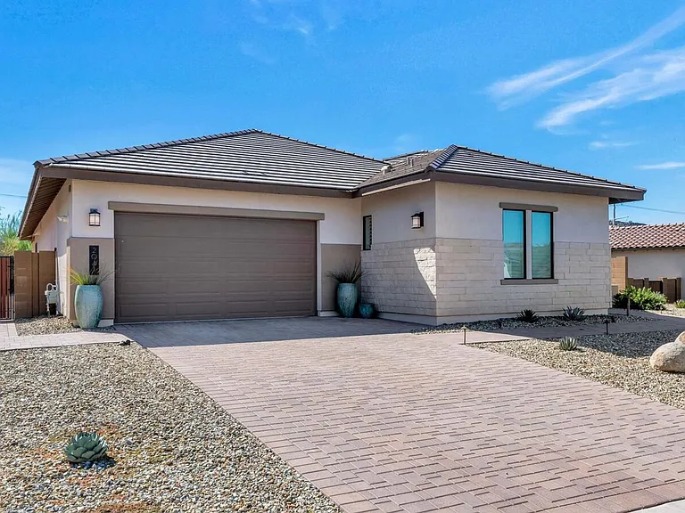 2041 E Fallen Leaf Ln — Photo 2