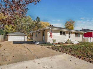 70 Dennis Ln N, Maplewood, MN 55119