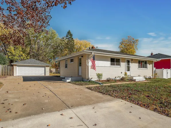 70 Dennis Ln N, Maplewood, MN 55119