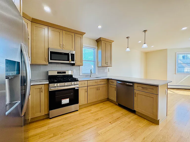 21 E 15th St #2 — Photo 7