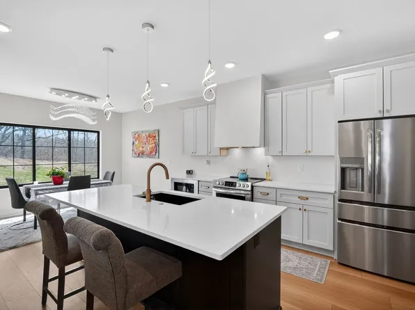 14147 Wilden Dr, Urbandale, IA 50323