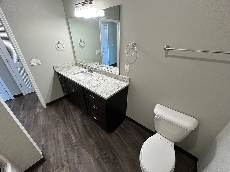 302 E Clark St — Photo 18