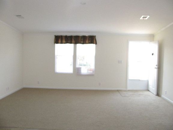 5th image of 4242 Copenhagen St