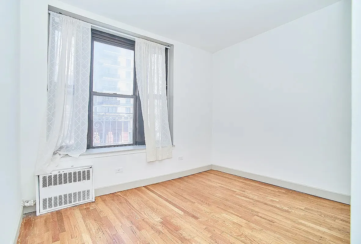 152 East 22nd Street — Photo 4