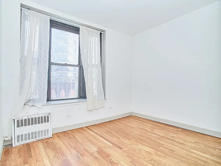 152 E 22nd St #2D — Photo 4