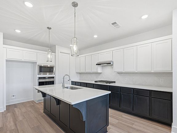 2nd image of 9049 Palafox St