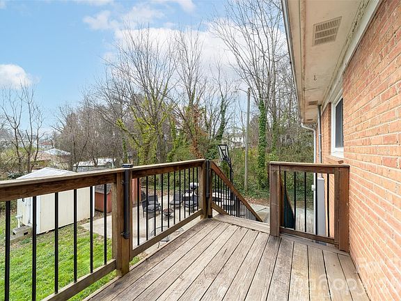 3rd image of 106 Blacksnake Rd