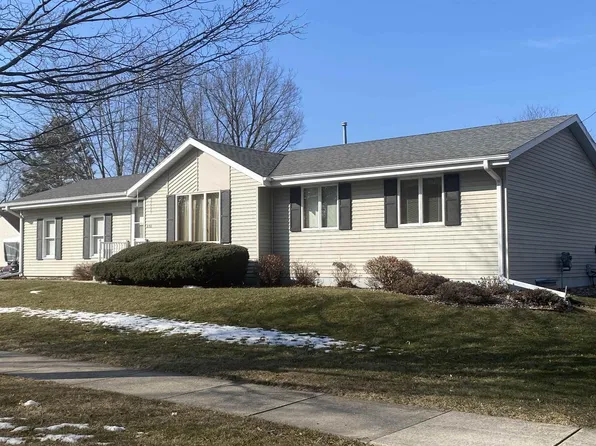 230 Garfield Ave, Evansville, WI 53536