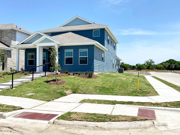 210 Monarch Way — Photo 2
