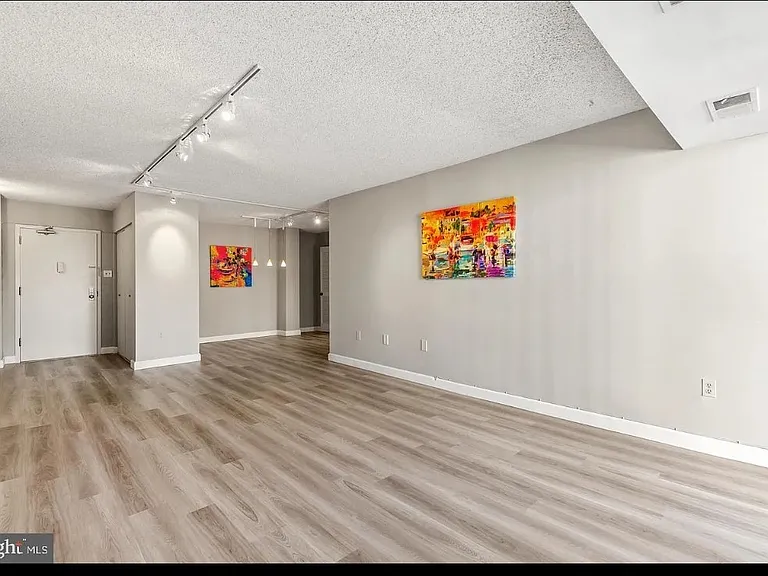 5300 Holmes Run Pkwy #319 — Photo 5