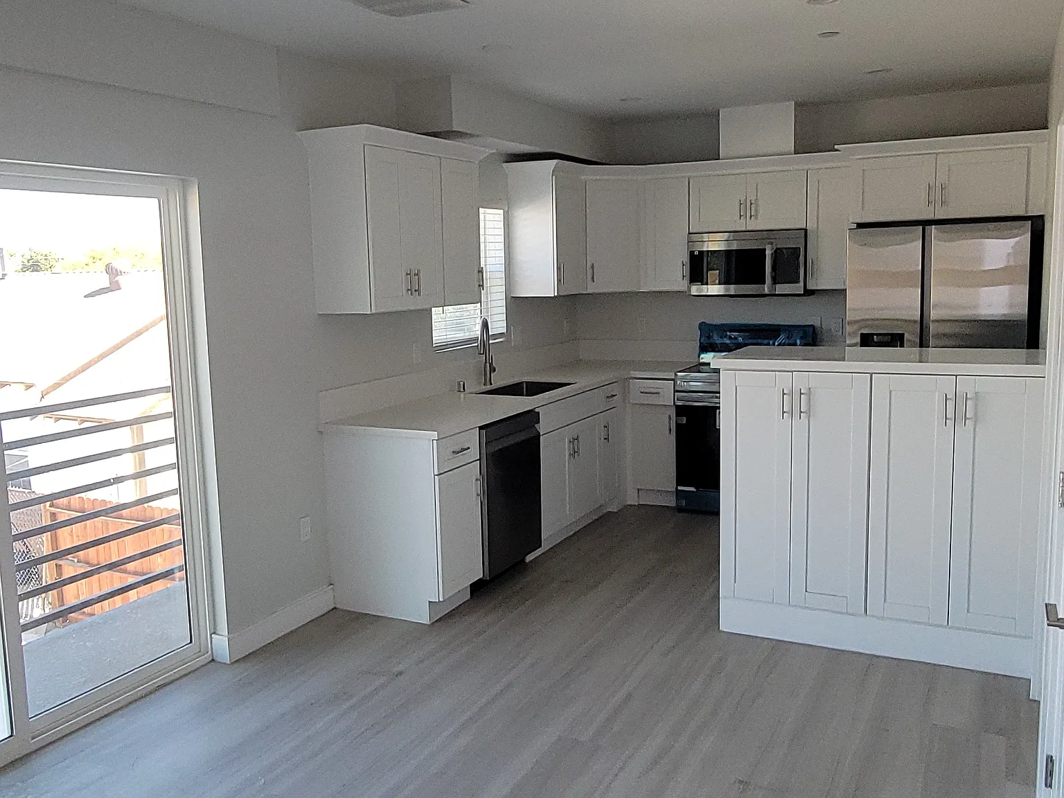 2466 Iowa Ave — Photo 1