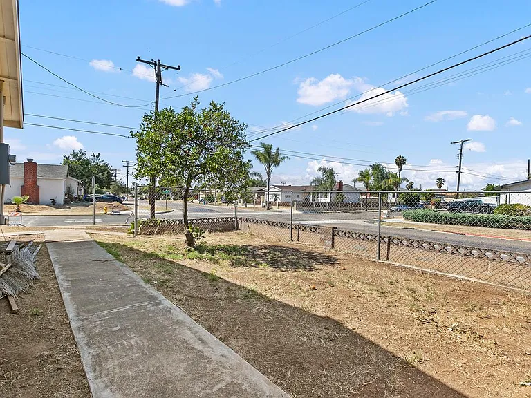 4060 Armstrong St — Photo 25