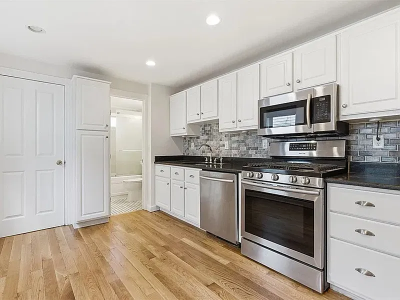 1 bed, 1.0 bath, $1,960 — Photo 2