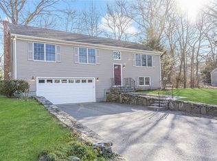 11 Wood Sorrel Trl, Saunderstown, RI 02874