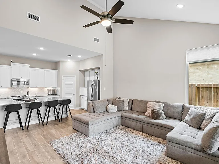 4106 Sherman Oak Ln — Photo 10