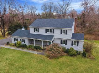 10 Kensington Dr, Huntington, NY 11743