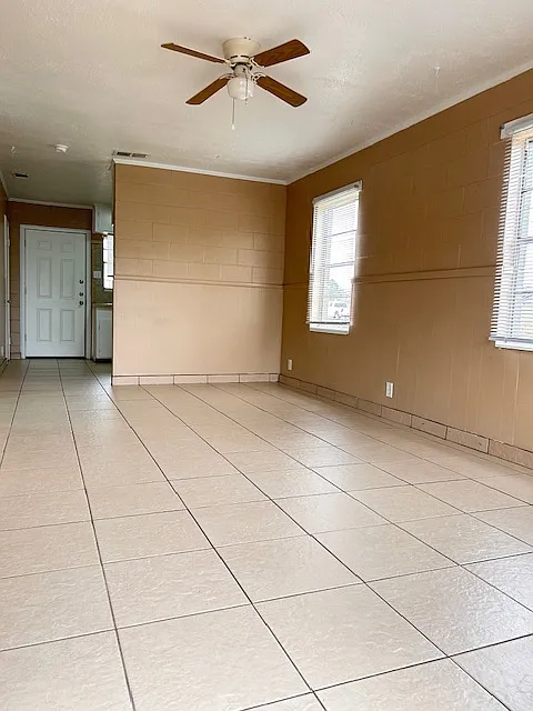 307 W. Main (#1-4) - 1 — Photo 2