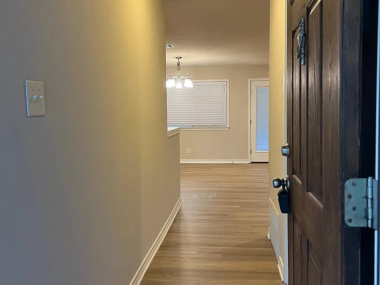 2915 Bushnell Dr — Photo 4