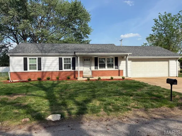 1020 Meadow Ln, Saint Charles, MO 63303