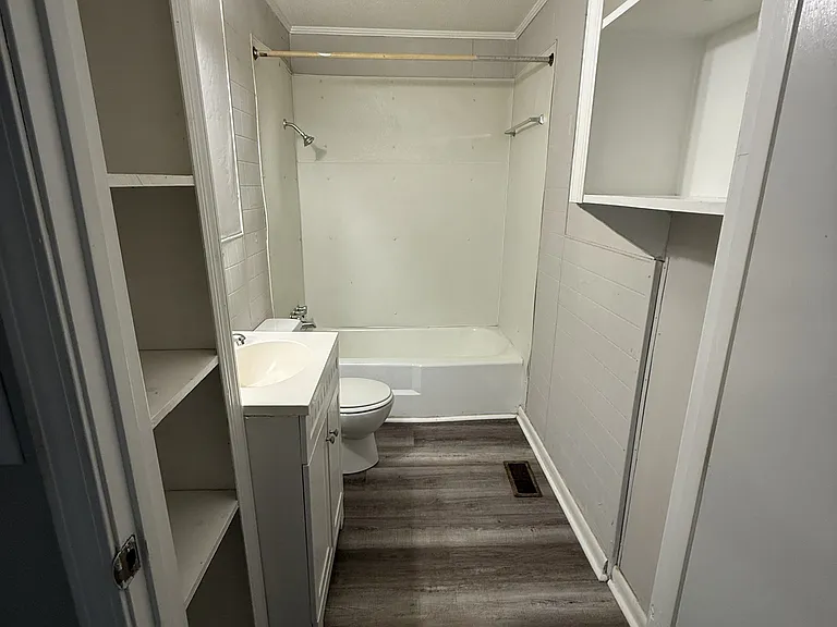 170 Queens Rd #C — Photo 7