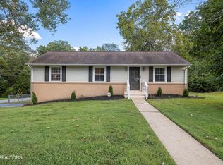 324 Sarvis Dr, Knoxville, TN 37920