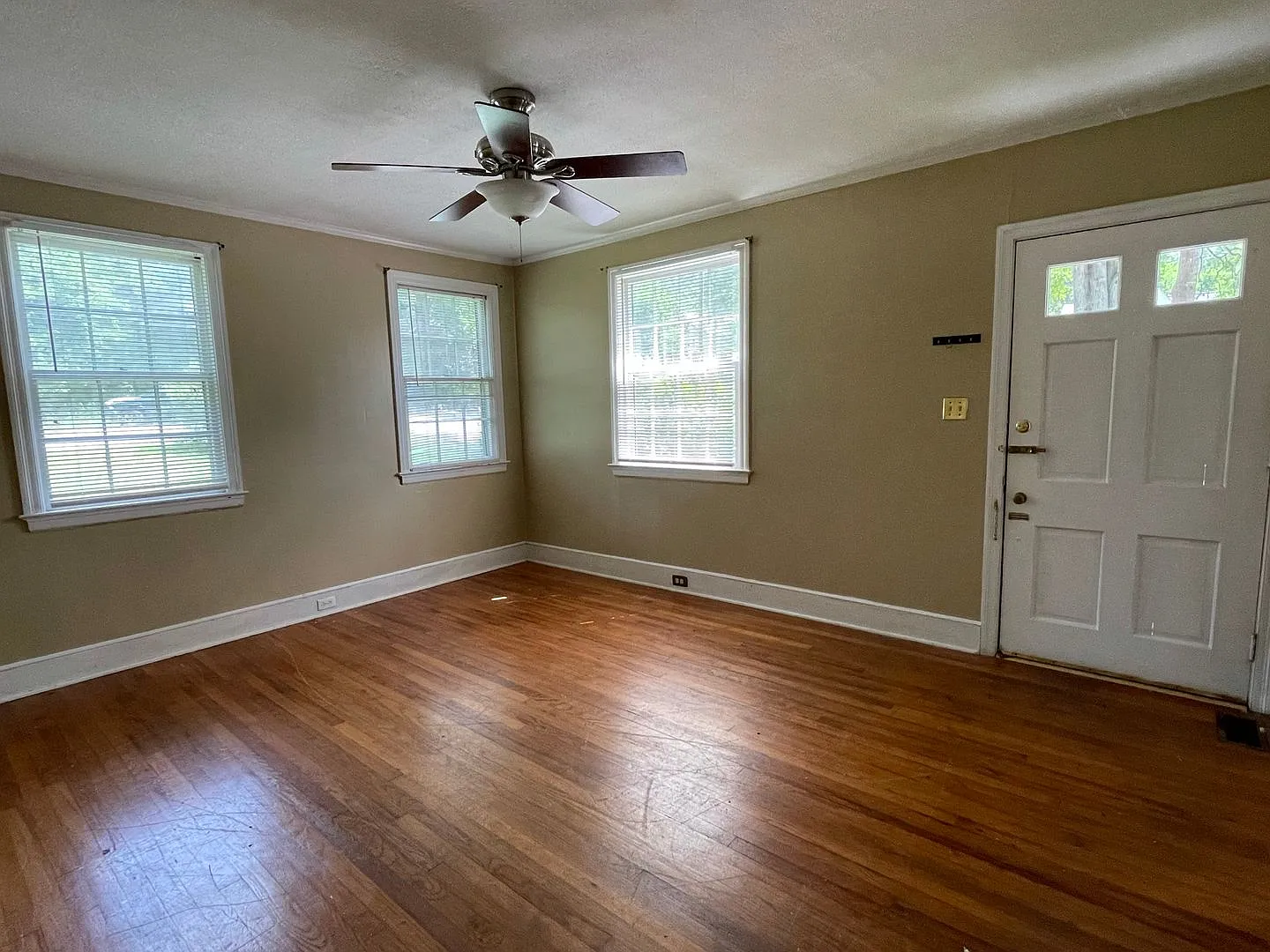 Rosewood — Photo 4