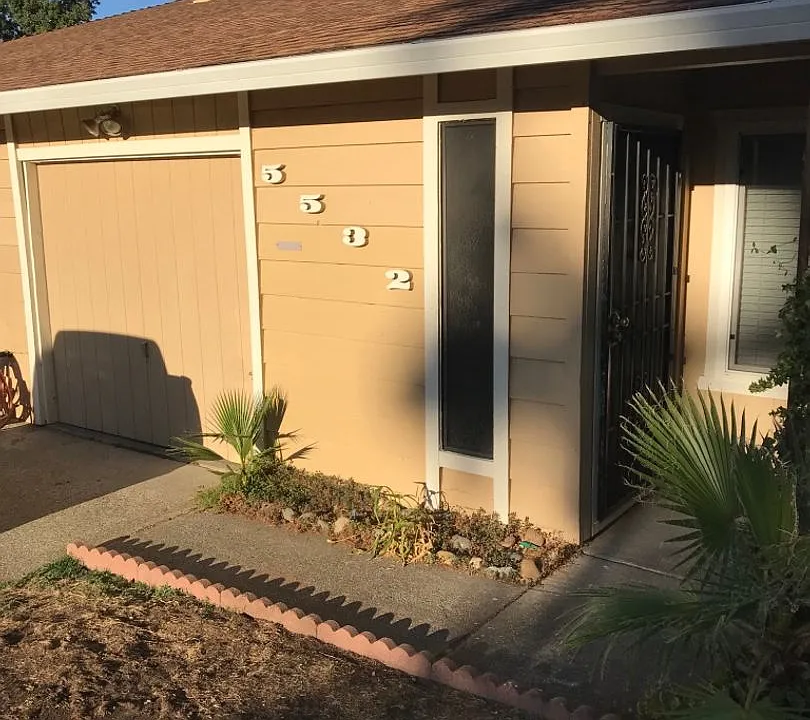 5532 E Knoll Dr